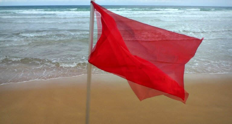 playas-peligrosas-mazarron-corrientes-bandera-roja