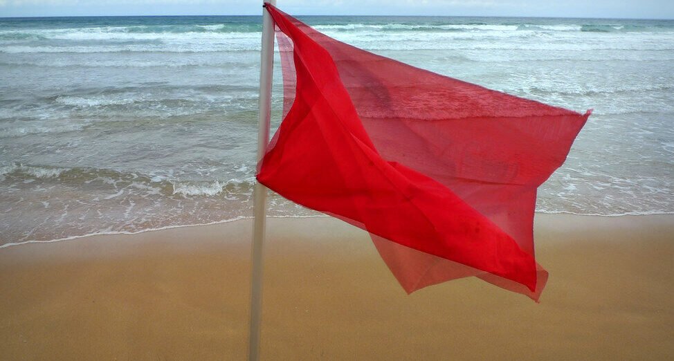 playas-peligrosas-mazarron-corrientes-bandera-roja